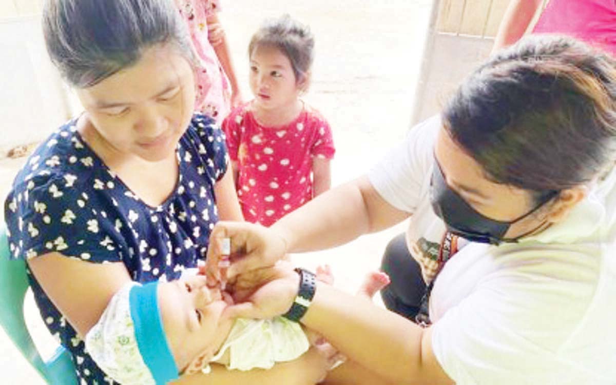 An infant is being administered a bivalent oral polio vaccine in Bacolod City in this undated photo. The Department of Health in Western Visayas said 387,557 children below five years old in the region were vaccinated against polio from March to July 2024. (Bacolod City Health Office photo)