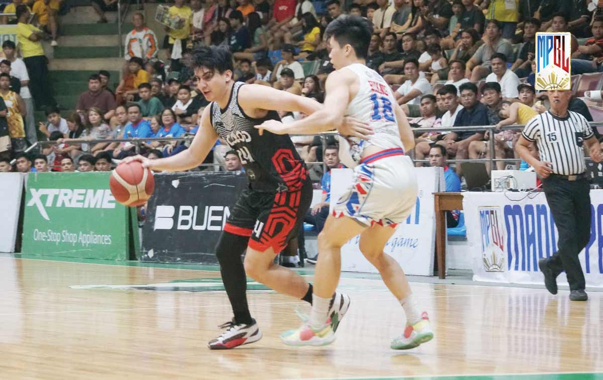 Bacolod City of Smiles’ Louie Vigil dribbles the ball as he tries to ward off his defender. (MPBL photo)