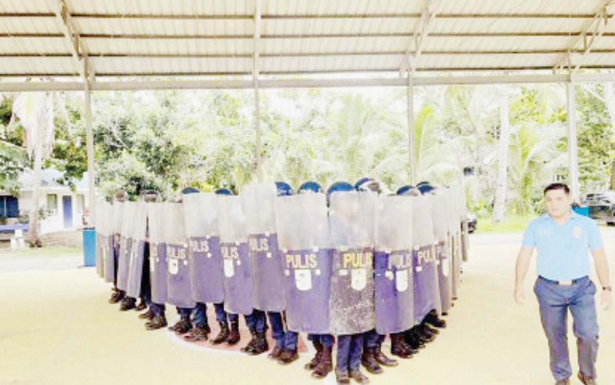 A Civil Disturbance Management team from the Negros Oriental Police Provincial Office underwent a refresher course yesterday, July 18, 2024. Police personnel are also conducting simulated exercises in anticipation of possible local protest actions during the State of the Nation Address of President Ferdinand Marcos, Jr. on Monday, July 22. (NOPPO photo)