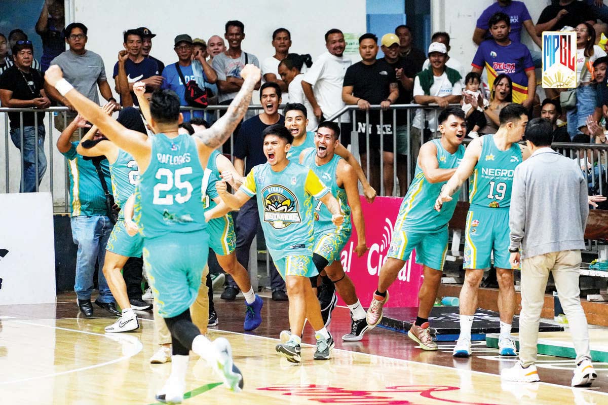 The Negros Muscovados celebrate after their upset win over the Pangasinan Heatwaves. (MPBL photo)