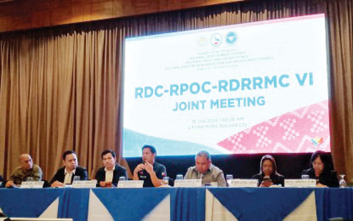 Bacolod City Mayor Alfredo Abelardo Benitez (center), chairperson of Regional Development Council (RDC) Western Visayas (Region 6), presided the joint meeting of the RDC-6, Regional Peace and Order Council-6 and Regional Disaster Risk Reduction and Management Council-6 held at L’ Fisher Hotel in Bacolod City yesterday, July 18, 2024. The meeting seeks to develop a unified approach to regional security aligned with the administration's national security policy. (PNA photo)