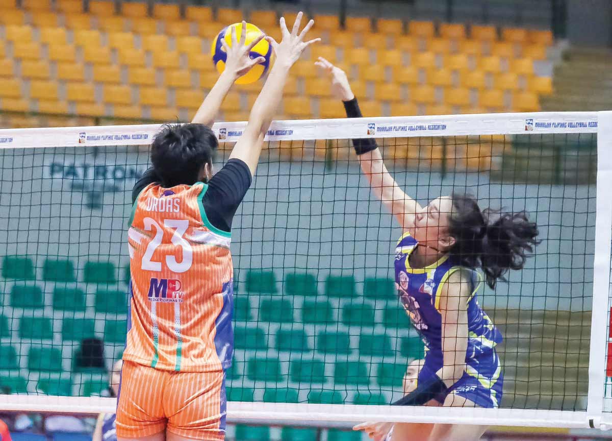 Negros-ICC Blue Hawks’ Angelica Cosme tries to score against the defense of the Caloocan AM Spikers. (MPVA photo)