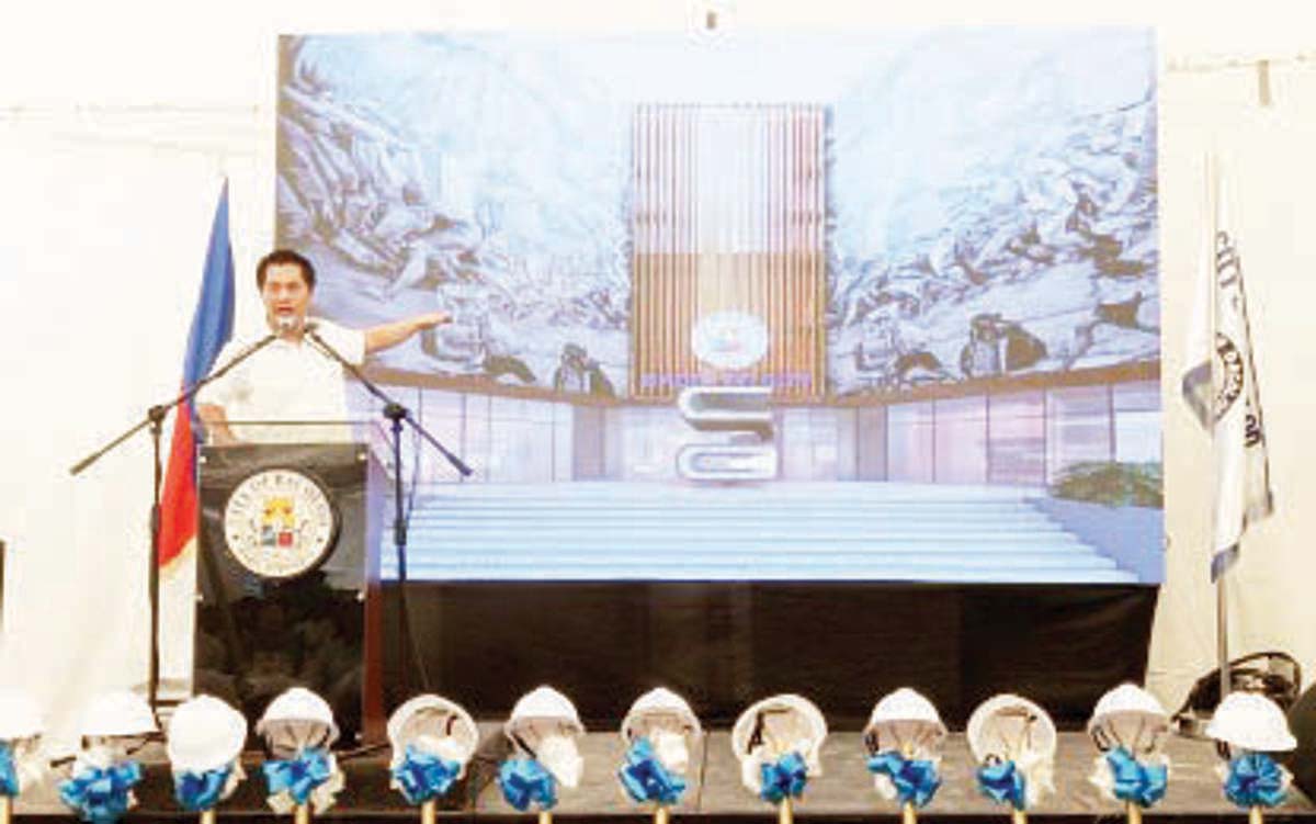 Bacolod City Mayor Alfredo Abelardo Benitez led the groundbreaking ceremony for the rehabilitation/improvement of the old city hall on Luzuriaga-Araneta Streets in the downtown area yesterday, August 6, 2024. The original structure, built 61 years ago, will give way to a modern city hall with bigger and newer offices to better serve the Bacolodnons. (PNA photo)