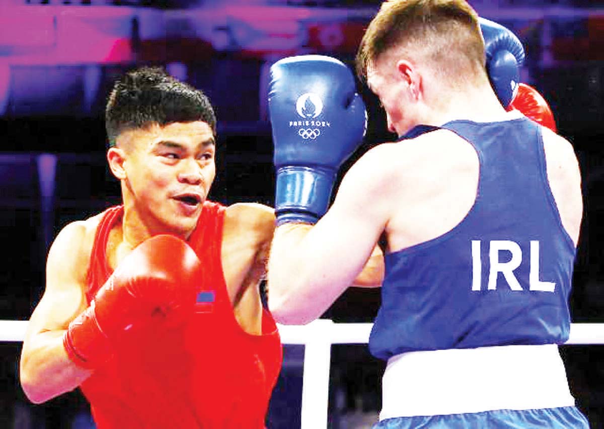 Carlo Paalam of the Philippines in action against Jude Gallagher of Ireland. (Piroschka Van de Wouw / Reuters photo)