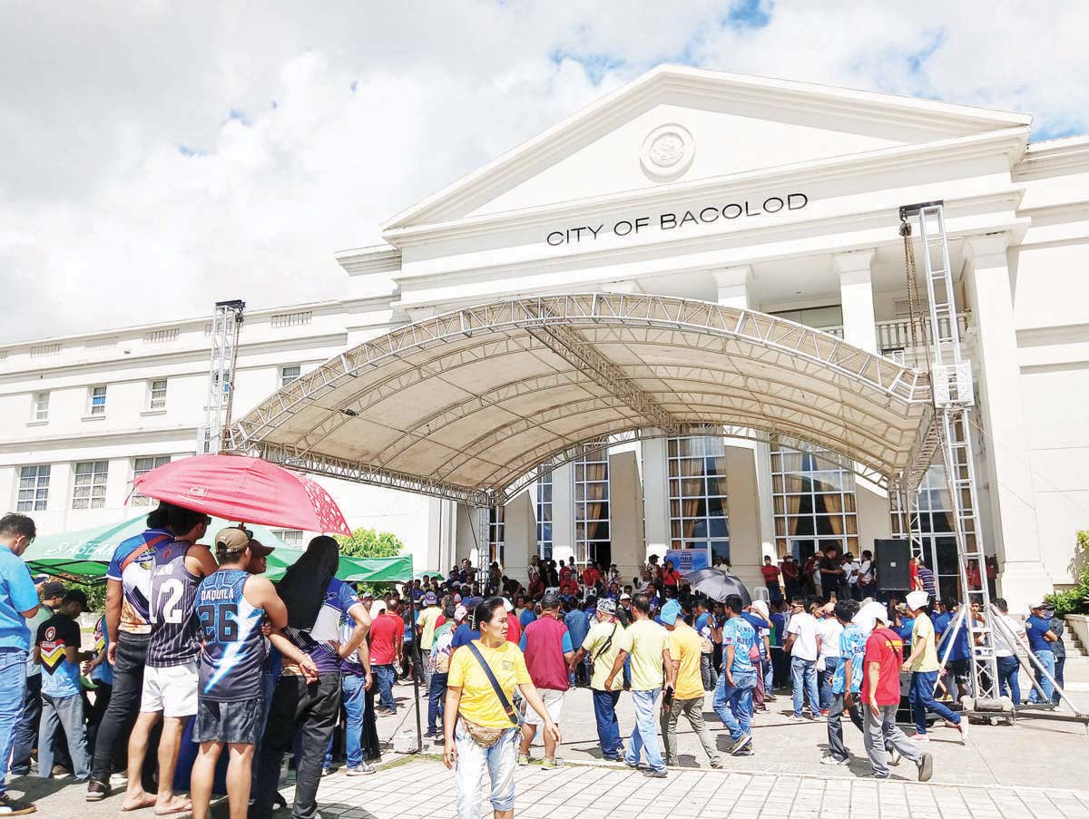 Drivers and operators of modernized jeepneys in Bacolod City gathered at the City Government Center grounds yesterday, August 5, 2024, to show their support for the Public Transport Modernization Program, as they called for a solution, not the suspension of the program. (dyHB RMN Bacolod photo)  