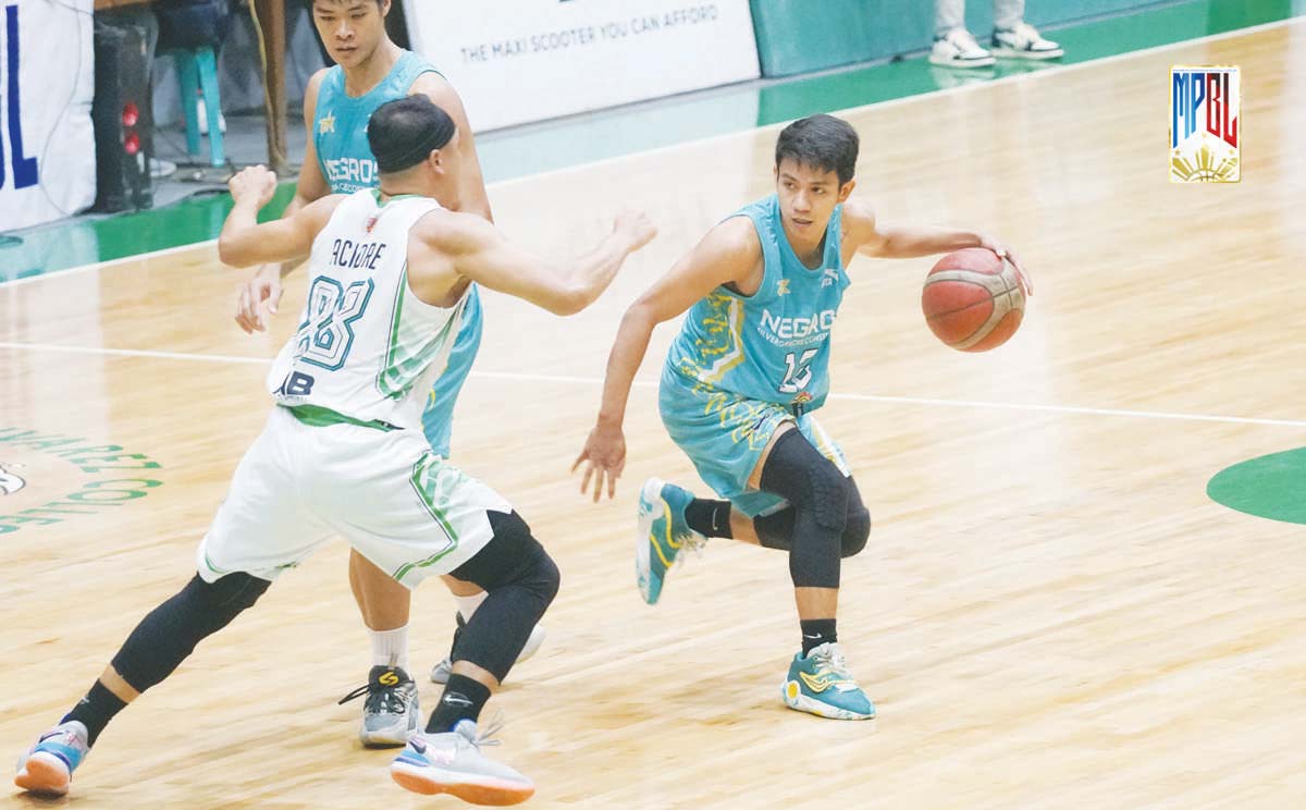 Felipe Chavez was the lone bright spot for the Negros Muscovados in their loss to the 1Bataan Risers. (MPBL photo)