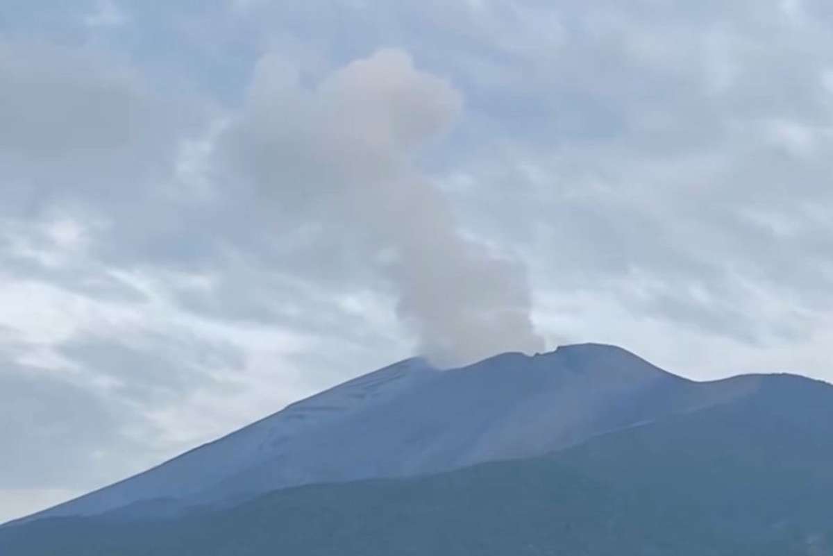 At least 17,000 families or 57,000 individuals from Negros Occidental and Negros Oriental have been affected by the rumbling of Kanlaon Volcano, the Office of Civil Defense says. (Ethan Asentista-Khoo / File photo)