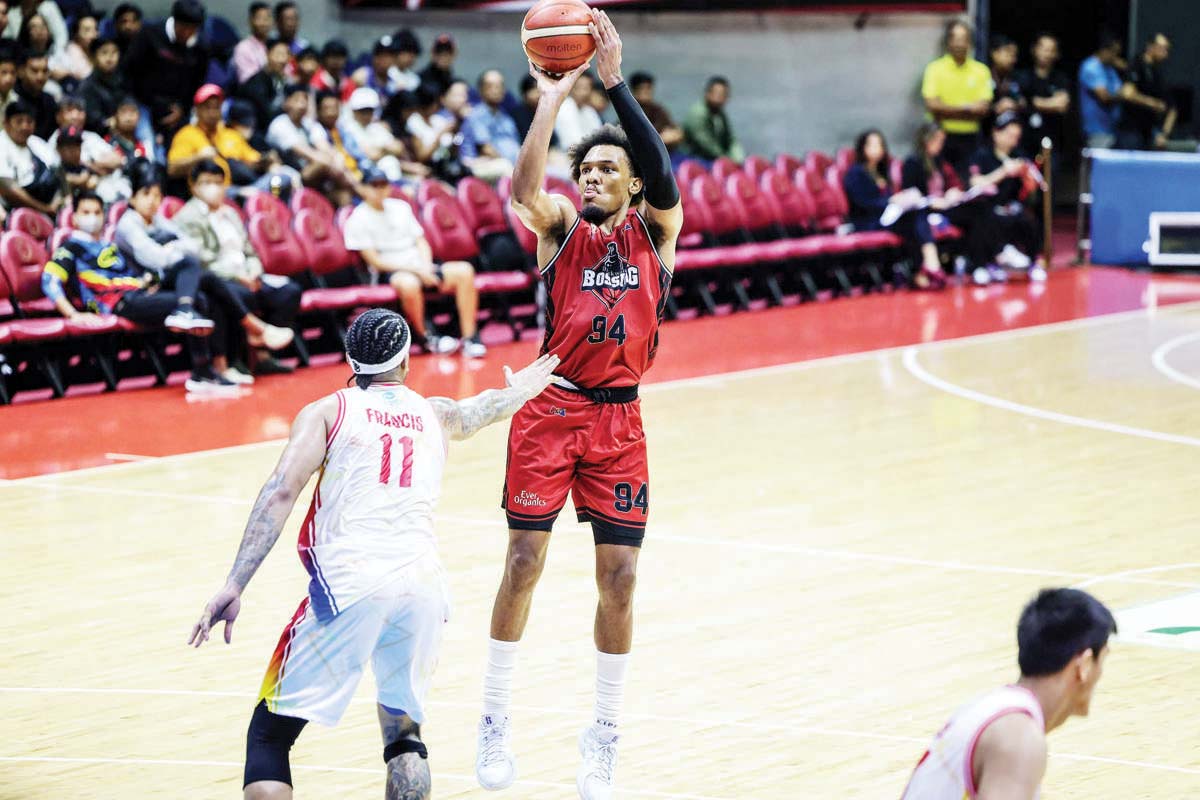 King, Barefield shine as Blackwater fends off Phoenix in PBA