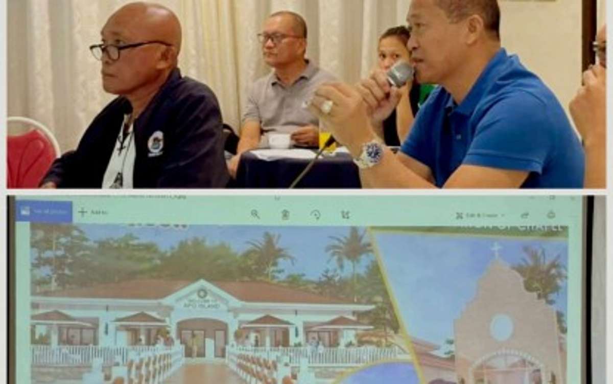 Mayor Galicano Truita of Dauin, Negros Oriental (right) presents the Apo Island floating wharf project during a meeting yesterday, September 6, 2024. The project will commence construction in October and will be operational early 2025. (PNA photo)