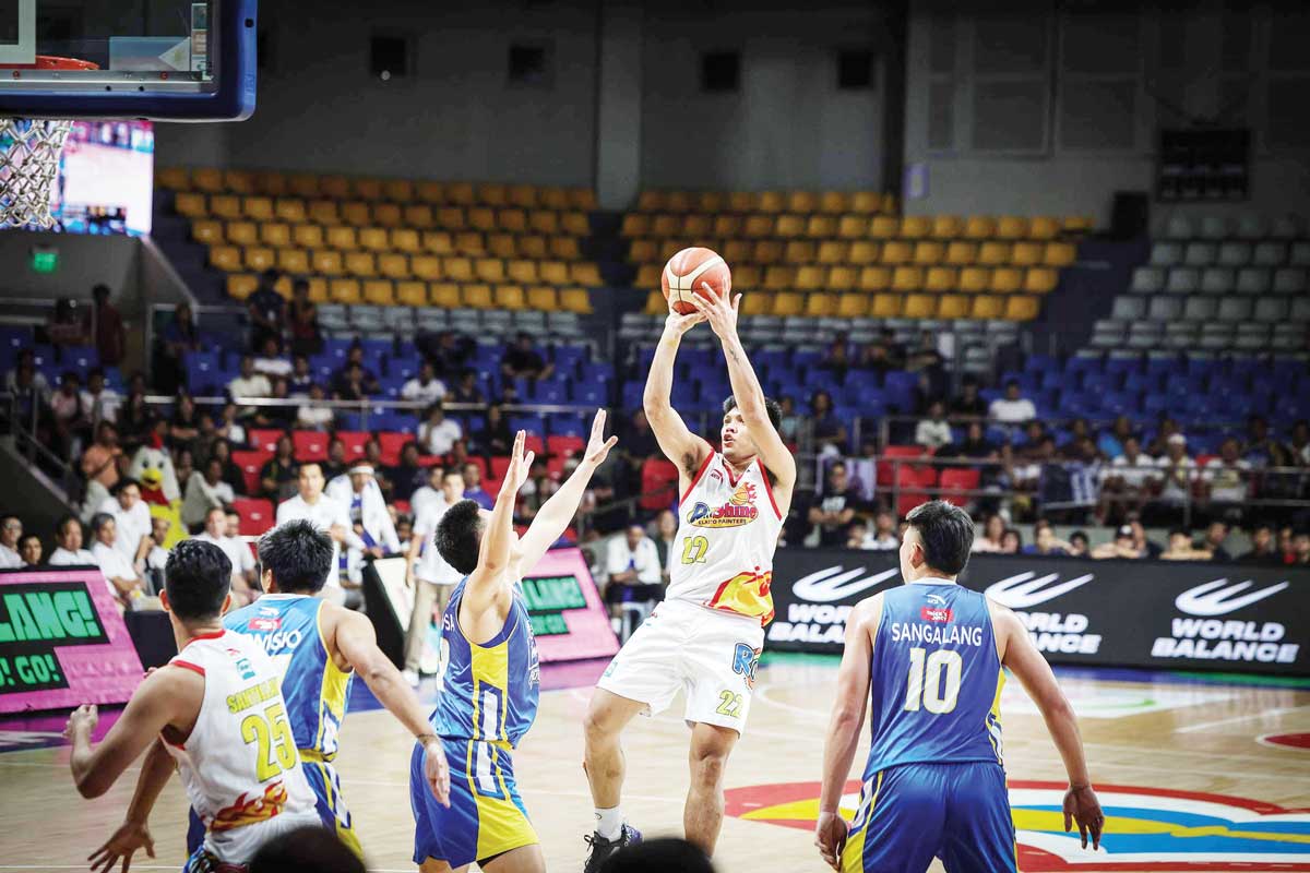 Rain or Shine Elasto Painters’ Jhonard Clarito in action against the Magnolia Chicken Timplados Hotshots in Game 1 of the PBA Governors' Cup quarterfinals series on Wednesday, September 25, 2024. (PBA Images)