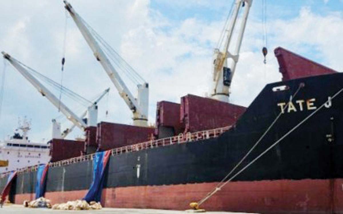 Cargo vessel Tate J, docked at the Bredco Port in Bacolod City, is expected to sail on Tuesday, September 3, 2024, to deliver 25,300 metric tons of raw sugar to California, USA. The shipment will fulfill the country’s sugar allocation quota to the US as provided in Sugar Order No. 3. (SRA photo)