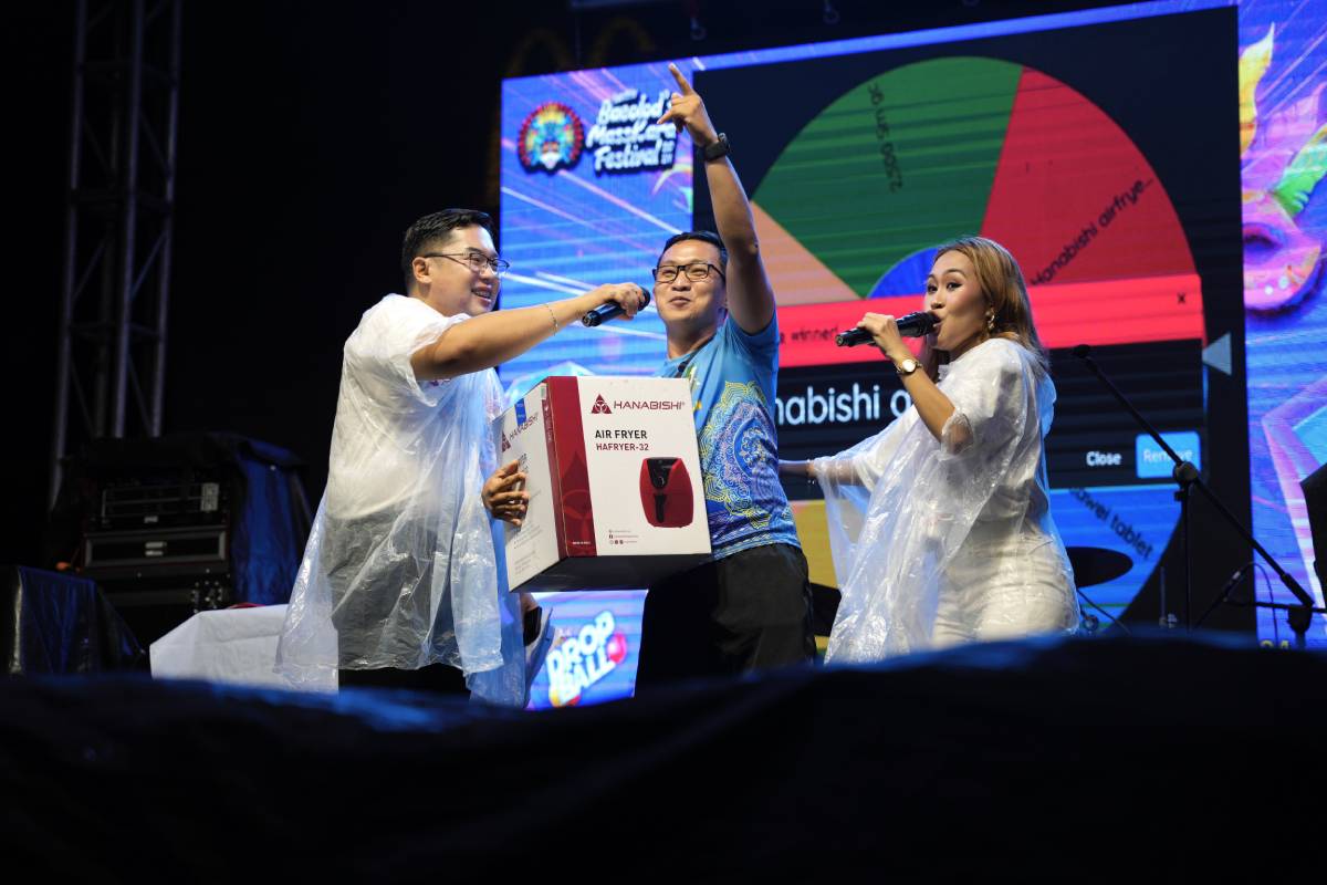 Festival goer celebrating after winning in a game at BingoPlus MassKara variety show in Lacson Street.