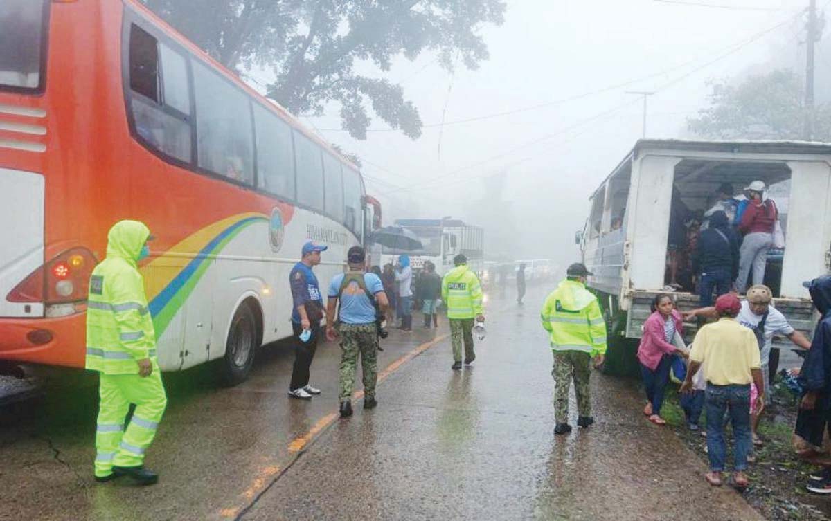 The La Castellana Municipal Disaster Risk Reduction and Management Office revisits the memorandum of agreements with the town’s concessionaires on transportation and other evacuation-related activities in the event Kanlaon Volcano’s alert level escalates.