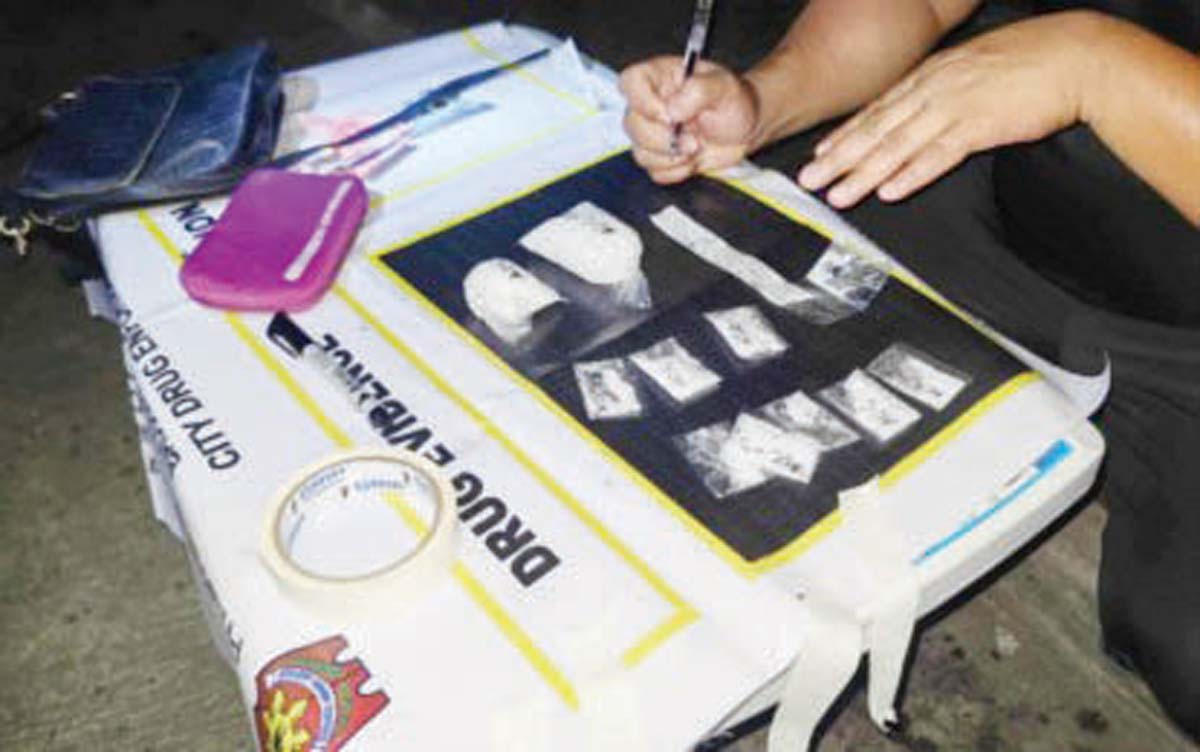 Operatives of the Bacolod City Police Office-City Drug Enforcement Unit seize P1.020 million in shabu from two suspects in Purok Gonzaga, Barangay Taculing on Monday, November 11, 2024. In a statement, Brigadier General Jack Wanky, director of the Police Regional Office-Western Visayas, commended the collaboration of the police and the community in the fight against illegal drugs in Bacolod City. (Bacolod City Police Office photo)