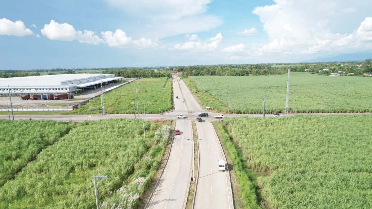 A portion of the newly-opened Bacolod-Negros Occidental Economic Highway (BANOCEH). The Bacolod City council is eyeing an ordinance requiring trucks, large vehicles, heavy equipment, and other similar vehicles to exclusively use the BANOCEH while restricting their access to the Circumferential Road, one of the city’s major thoroughfares with heavy traffic volume daily. (Bacolod PIO photo)