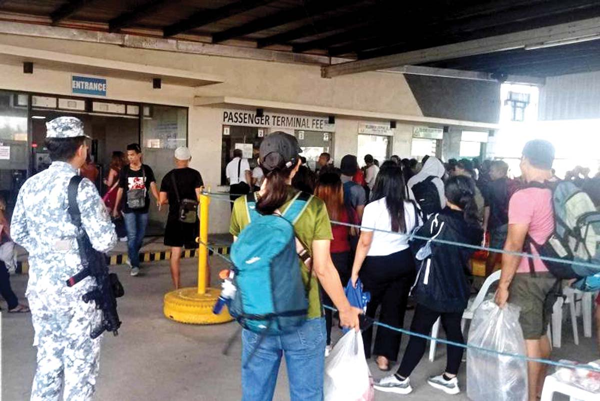 Philippine Coast Guard personnel assist passengers and conduct inspection of rolling cargoes traveling from Bredco Port in Bacolod City after the long Undas weekend yesterday afternoon, November 3, 2024. (CGS Northern Negros Occidental photo)