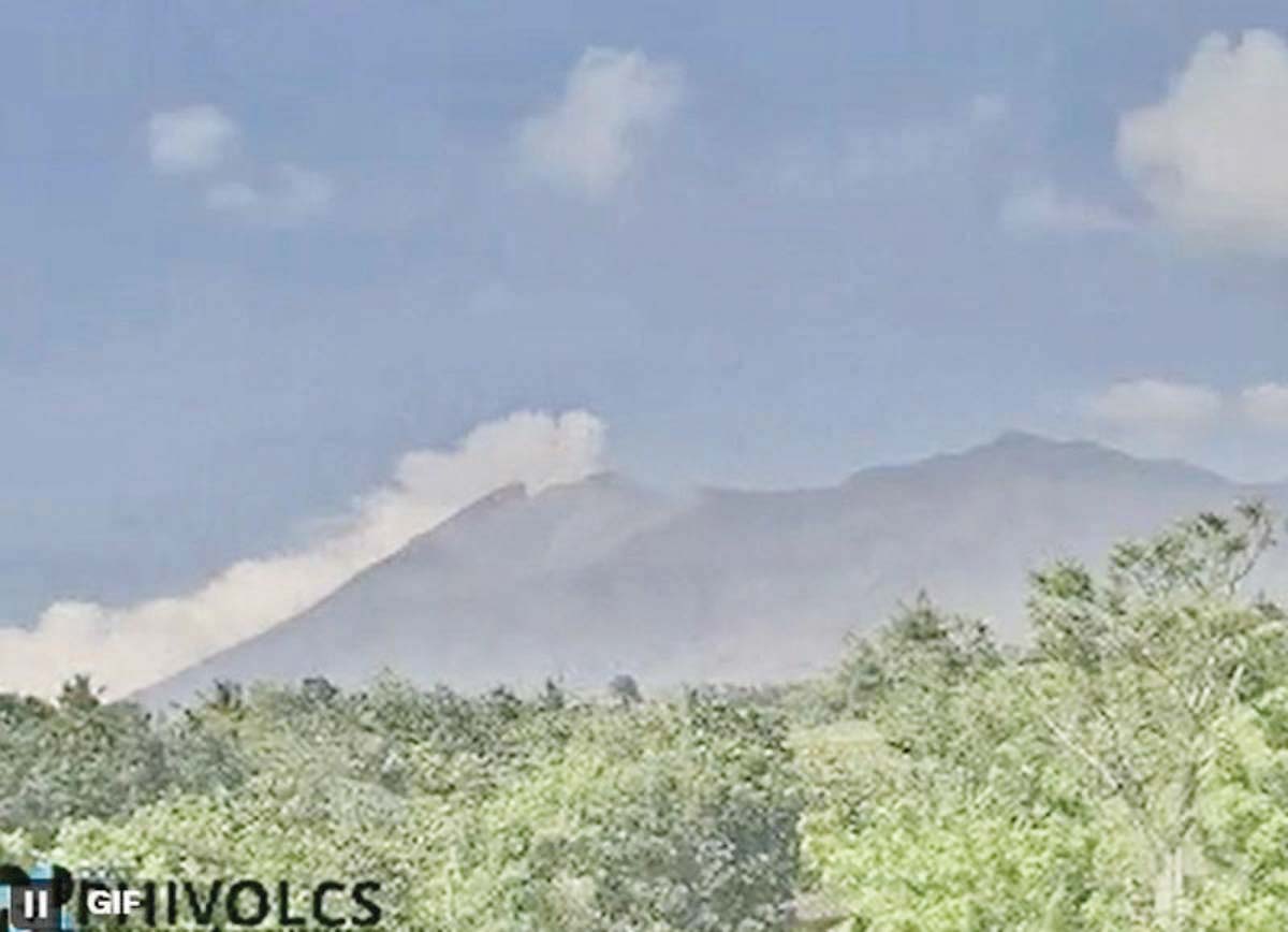 Kanlaon Volcano had two ash emission events that lasted four to eight minutes over the weekend, the Philippine Institute of Volcanology and Seismology says.