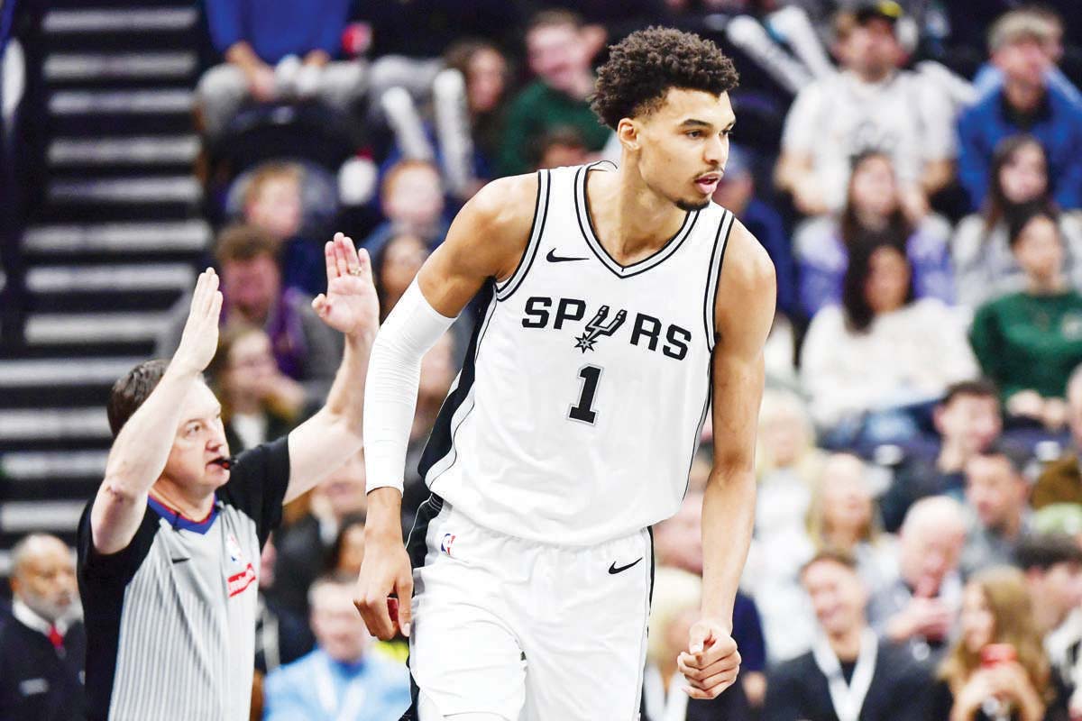 Spurs handle Jazz to stay alive in NBA