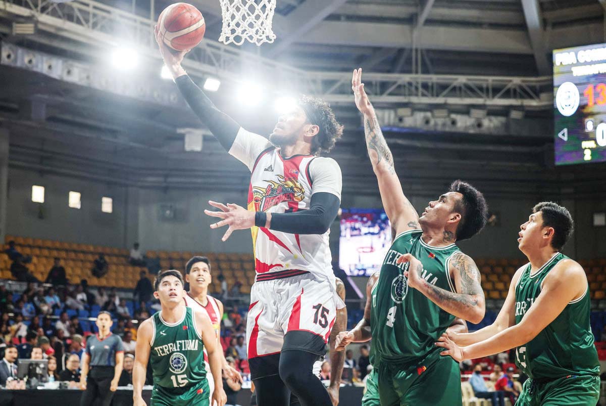 San Miguel Beermen's June Mar Fajardo goes for a layup against the Terrafirma Dyip in the PBA Season 49 Commissioner's Cup. (PBA Images)