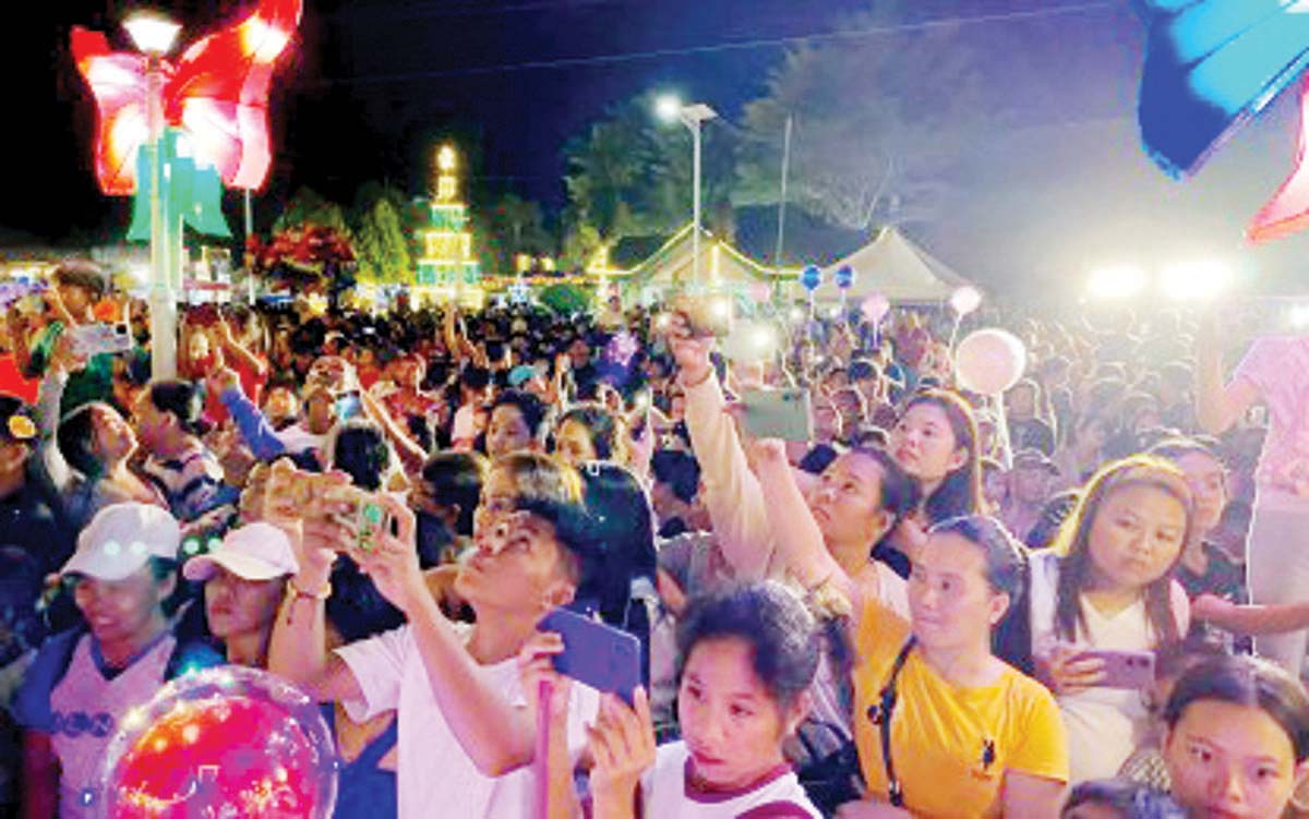 La Castellana lights up plaza amid continuing unrest of Mt. Kanlaon