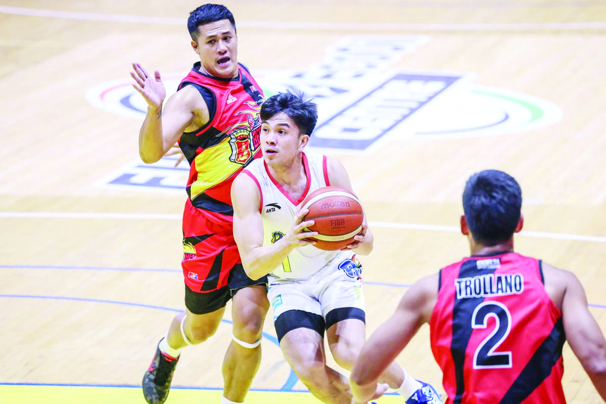 Rain or Shine pulls away late to add to Beermen’s woes