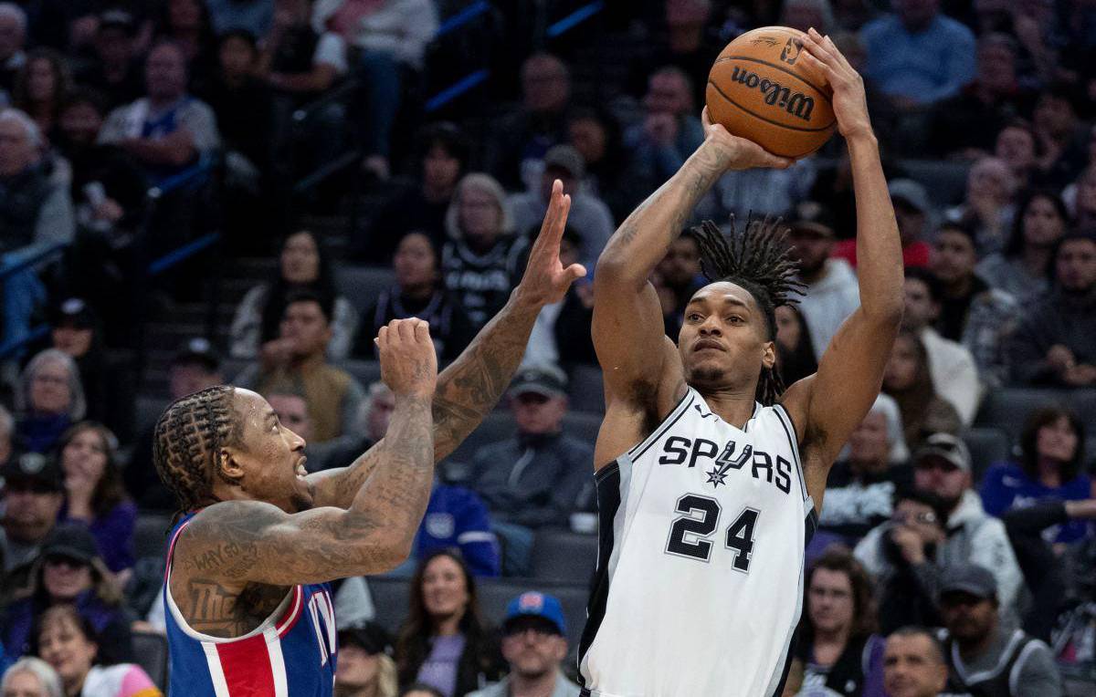 Spurs rally, peak in 4th quarter to take down Kings