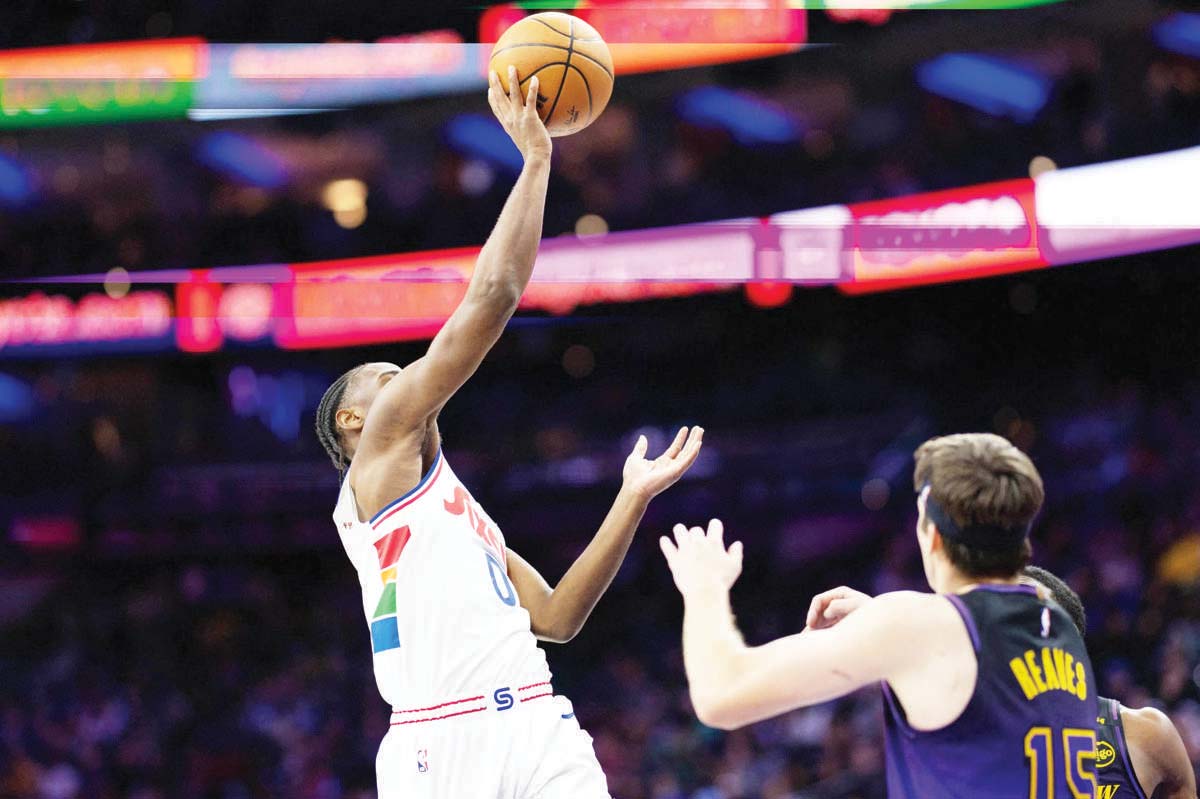 Philadelphia 76ers guard Tyrese Maxey (left) drives for a shot past Los Angeles Lakers guard Austin Reaves. (Bill Streicher-Imagn Images / Reuters photo)