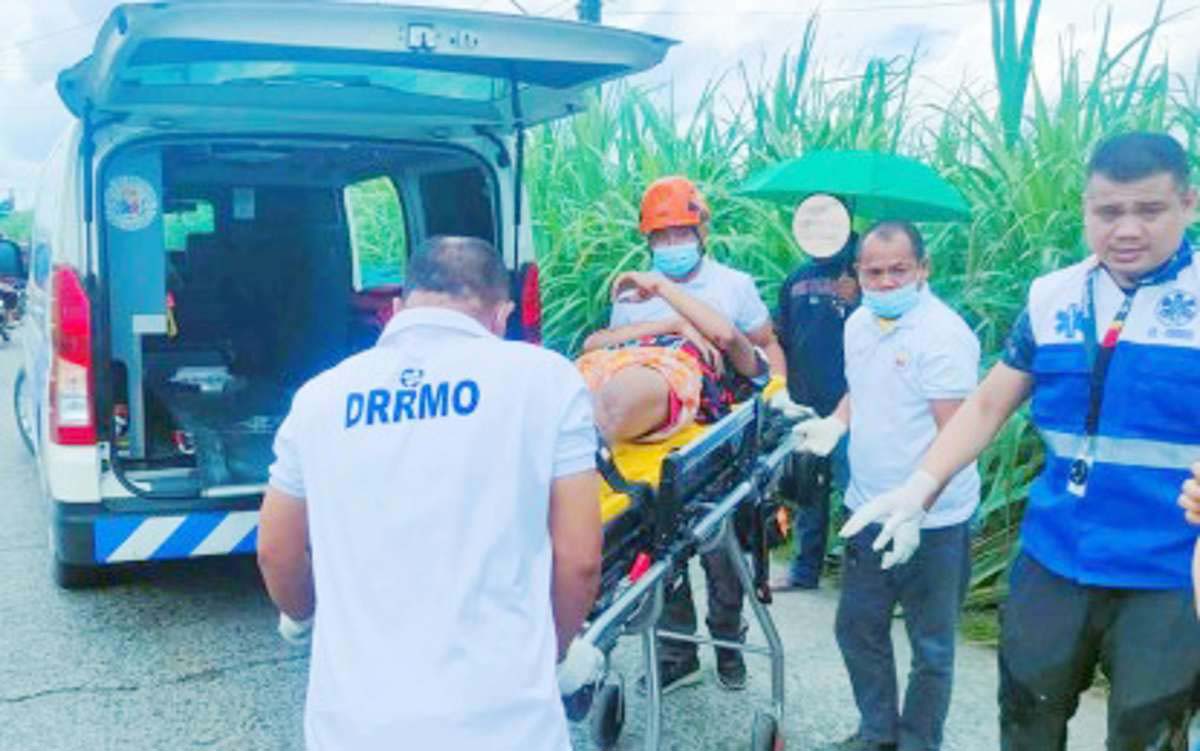 Personnel of the Bacolod City Disaster Risk Reduction and Management Office provide first aid treatment to a motorcycle driver who figured in a road accident along Barangay Vista Alegre in September 2024. Last year, Bacolod City recorded a 23.53 percent increase in vehicular accidents to 357 cases. (Bacolod City Disaster Risk Reduction and Management Office photo)