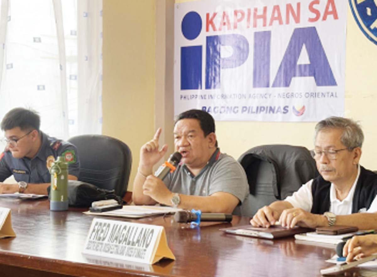 Commission on Elections-Negros Island Region Director Lionel Marco Castillano (middle) warns candidates in Negros Oriental that non-filing of their Statements of Contributions and Expenses (SOCEs) could result in perpetual disqualification from holding public office. Castillano says SOCEs must be filed within 30 days after the elections. (PNA photo) 