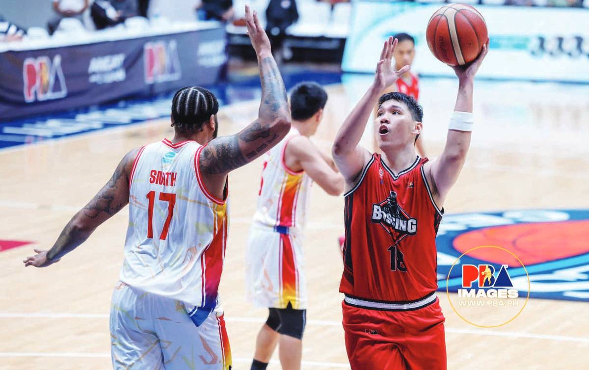 Bacolodnon Justin Chua finished with 15 points, to go with eight rebounds and three assists, as the Blackwater Bossing concluded their campaign with a 3-9 win-loss record in the PBA Commissioner’s Cup. (PBA photo)