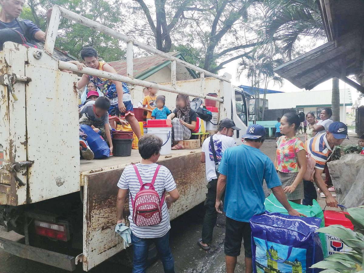 Evacuees from Kanlaon Volcano’s six-kilometer extended danger zone in Negros Occidental’s La Castellana town were preparing to return to their homes last week, after more than a month of staying at evacuation centers following the eruption. (Kap Bon Sacapaño photo) 