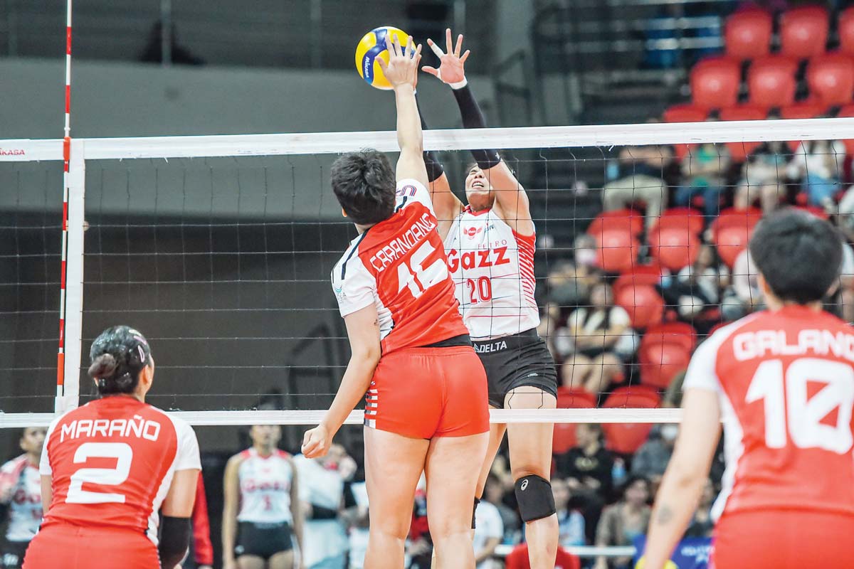 Negrense Jonah Sabete of the Petro Gazz Angels attempts to block an attack by Chery Tiggo Crossovers’ Cza Carandang. (PVL photo)