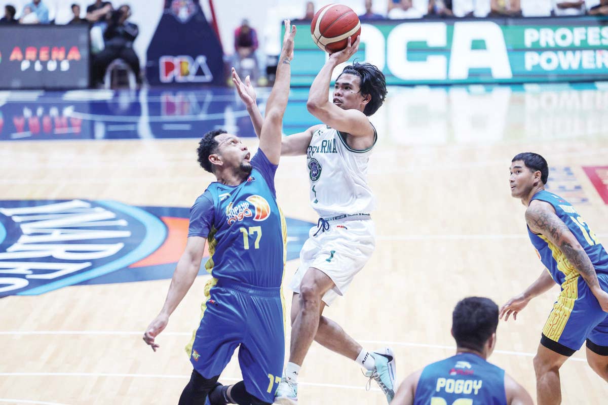 Negrense Mark Nonoy of the Terrafirma Dyip tries to score against the defense of TNT Tropang Giga’s Jayson Castro. (PBA photo)