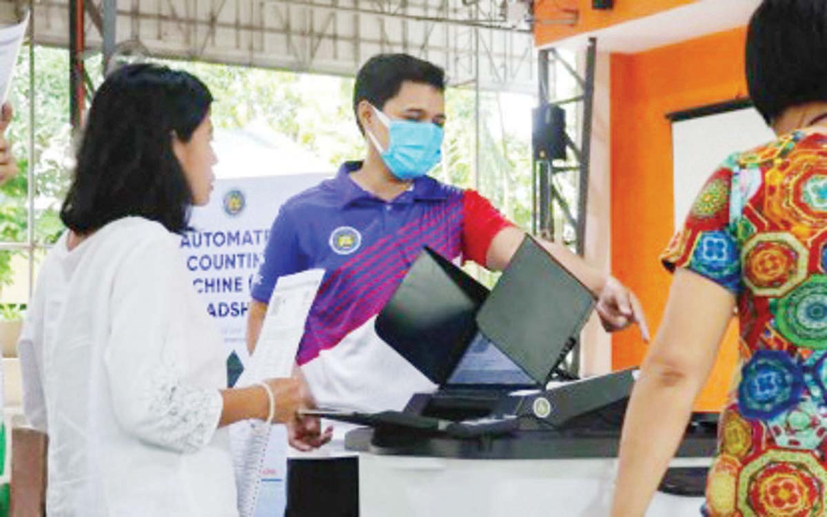 The Commission on Elections conducted an orientation for the May 12 national and local elections and a demonstration on the use of the automated counting machine (ACM) at the Carlos Hilado Memorial State University - Fortune Towne campus in Bacolod City on January 6, 2025.  The ACM roadshow will also go to various colleges and universities in the city from January 11 to 24. (Carlos Hilado Memorial State University photo)