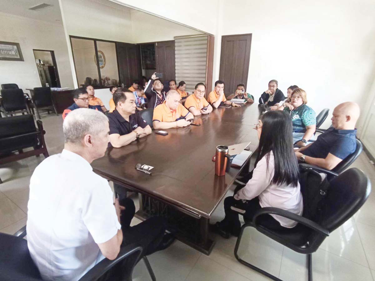 Negros Occidental Governor Eugenio Jose Lacson met with Civil Defense Undersecretary Ariel Nepomuceno, Chief Science Research Specialist of Volcano Monitoring and Eruption Prediction Division of the Philippine Institute of Volcanology and Seismology (Phivolcs) Ma. Antonia Bornas, and La Castellana Mayor Rhummyla Nicor Manguilimutan for updates regarding the status of Kanlaon Volcano and the current situation of evacuees yesterday, January 15, 2025. Phivolcs earlier warned of a potential escalation to Alert Level 4, as Kanlaon Volcano continues to show signs of unrest. (Richard Malihan photo)