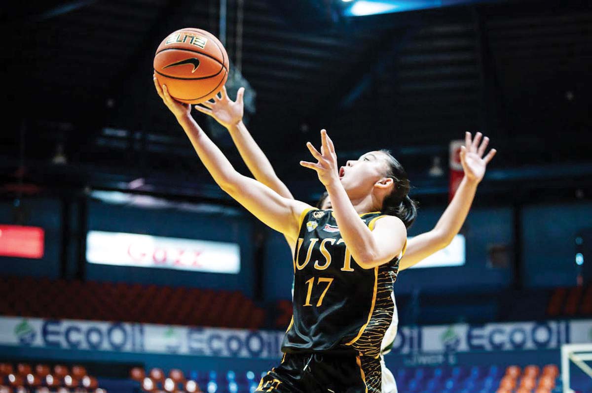 Negrense Grachelle Boteros of the University of Santo Tomas Junior Growling Tigresses goes for a layup. (UAAP photo)