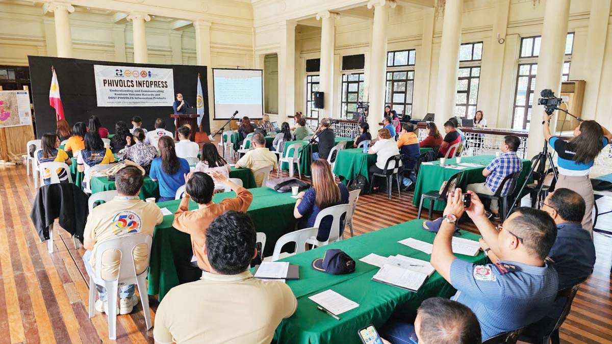 The Philippine Institute of Volcanology and Seismology held "Phivolcs InfoPress,” a seminar tailored for media practitioners and government information officers from local government units and national government agencies at the Negros Occidental Provincial Capitol yesterday, February 19, 2025. The seminar was intended to clarify commonly used volcano-related terms, present the updated volcanic hazards and eruption scenarios, and provide guidelines on properly preparing and responding to threats posed by Kanlaon Volcano. (PIA Negros Occidental photo)