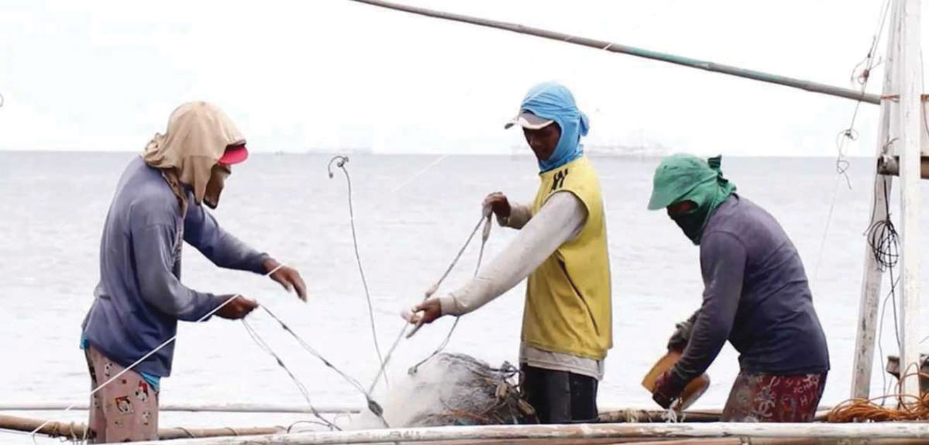 About 45,000 fishermen in Negros Occidental could be affected if commercial fishing vessels begin operating within the municipal waters. (PIA photo)