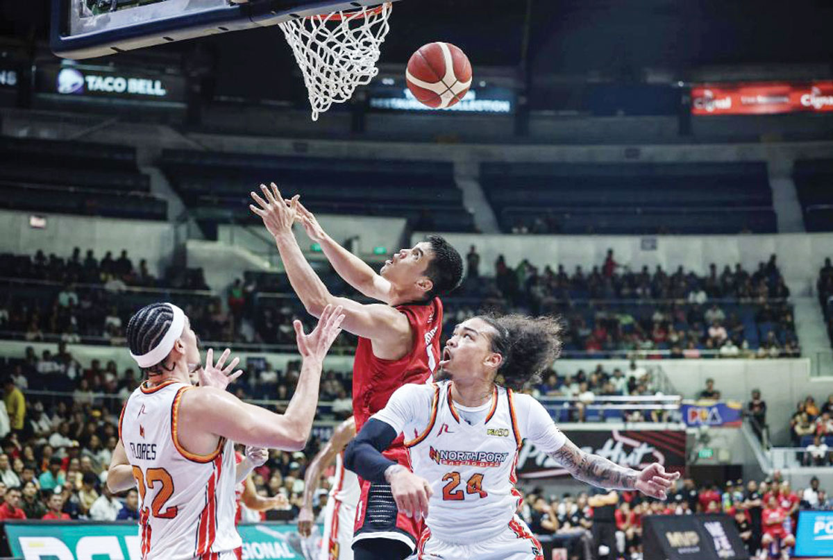 Barangay Ginebra San Miguel Kings’ Troy Rosario battles for the rebound in Game 1 of the PBA Commissioner's Cup semifinals. (PBA Images)