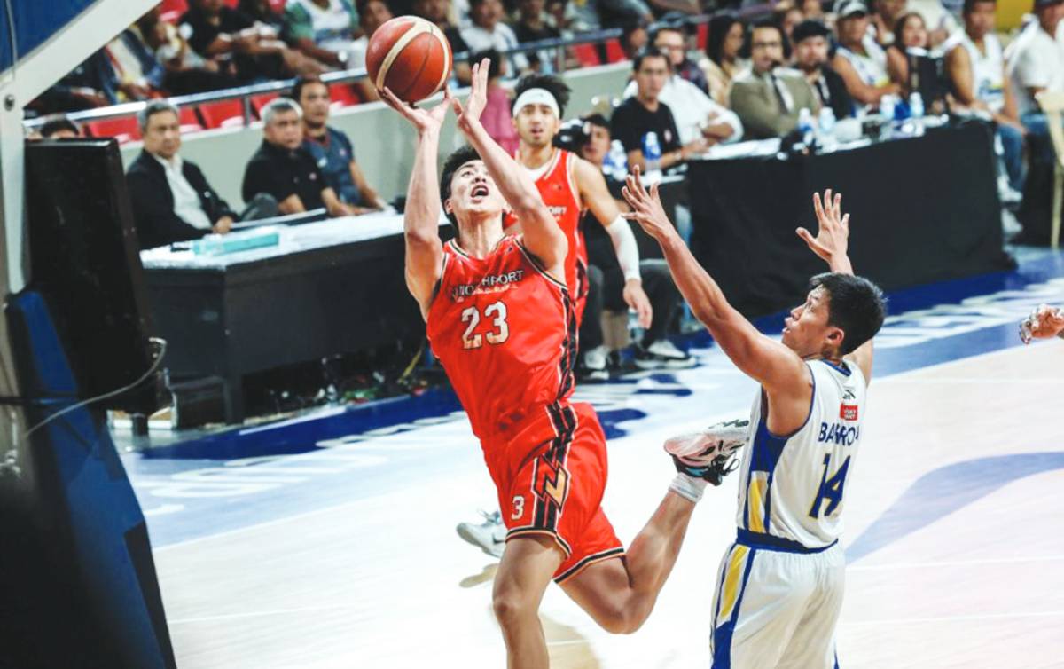 William Navarro had 15 markers for the NorthPort Batang Pier as they ousted the Magnolia Chicken Timplados Hotshots, 113-110, in the PBA quarterfinals. (PBA Images)