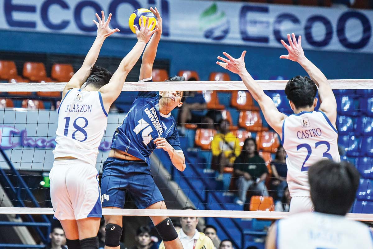 Negrense Leo Ordiales of the National University Bulldogs scores against the defense of fellow Negrense Jian Salarzon of the Ateneo de Manila University Blue Eagles. (UAAP photo)