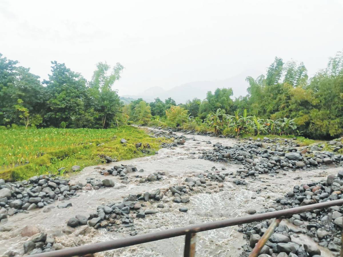 Syneruption lahars: Phivolcs warns of lahar flows after Kanlaon minor eruption