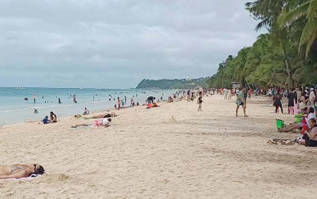 Tourism-related fees on Boracay Island are under review, says the Department of the Interior and Local Government in Western Visayas, stating their rates have to be competitive with other resorts to sustain tourism. (PNA / File photo)