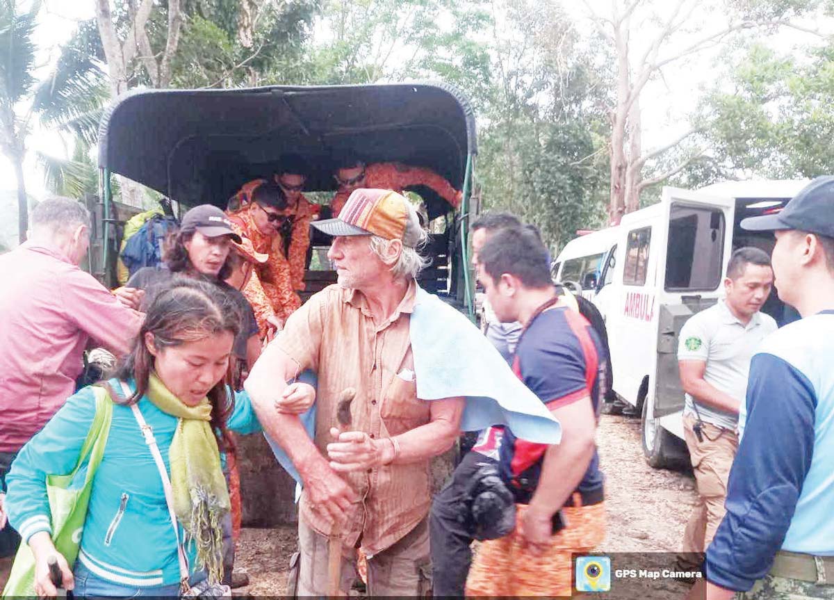 The remaining four foreigners earlier reported missing during a trek were rescued at Barangay Silab in Negros Oriental’s Amlan town on Saturday, March 22, 2025. The trekkers were brought to Negros Oriental Provincial Hospital for a thorough medical assessment. (Valencia Municipal Police Station photo)