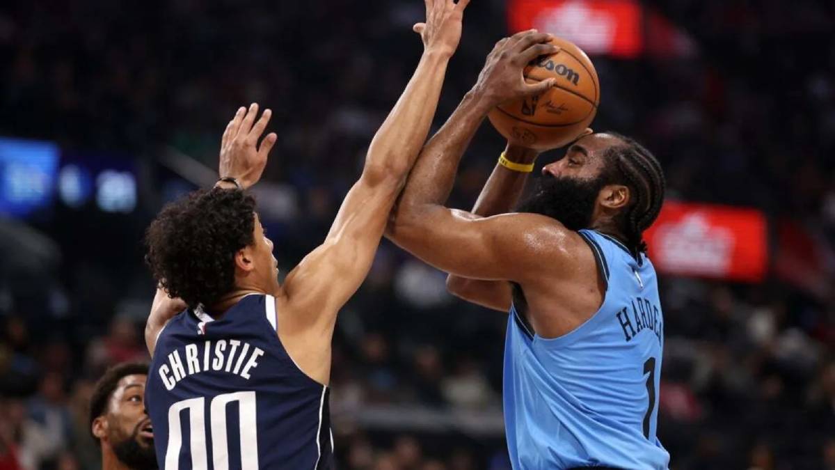 Clippers keep pace in West, wipe out Mavericks