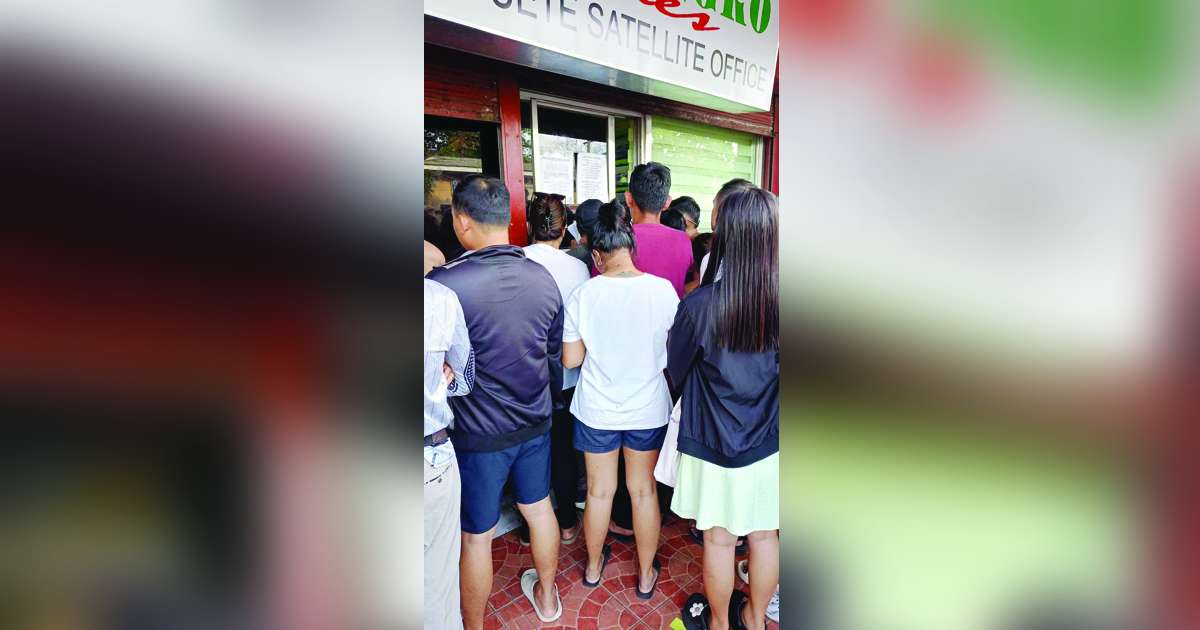 Negros Oriental Governor Manuel Sagarbarria expressed concern about unauthorized individuals allegedly forcing travelers to purchase tickets through illegal channels. (Micah R. photo)