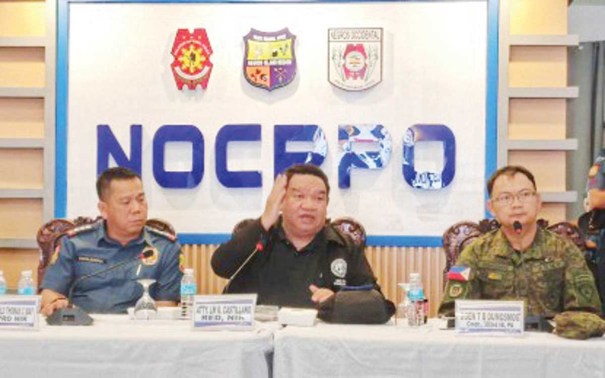Regional Director Lionel Marco Castillano (center) of the Commission on Elections-Negros Island Region (NIR), Colonel Dennis Esguerra (left), deputy director for administration of Police Regional Office-Negros Island Region-NIR, and Brigadier General Ted Dumosmog, commander of the Philippine Army’s 303rd Infantry Brigade, preside the post-election assessment held at the Negros Occidental Police Provincial Office headquarters in Camp Alfredo M. Montelibano Sr. in Bacolod City on Wednesday, June 18, 2025. Castillano presented data showing that 92.81 percent or 1,445 out of 1,557 candidates during the May 12 elections in the region were able to beat the deadline in filing of Statements of Contributions and Expenditures on June 11. (PNA photo)