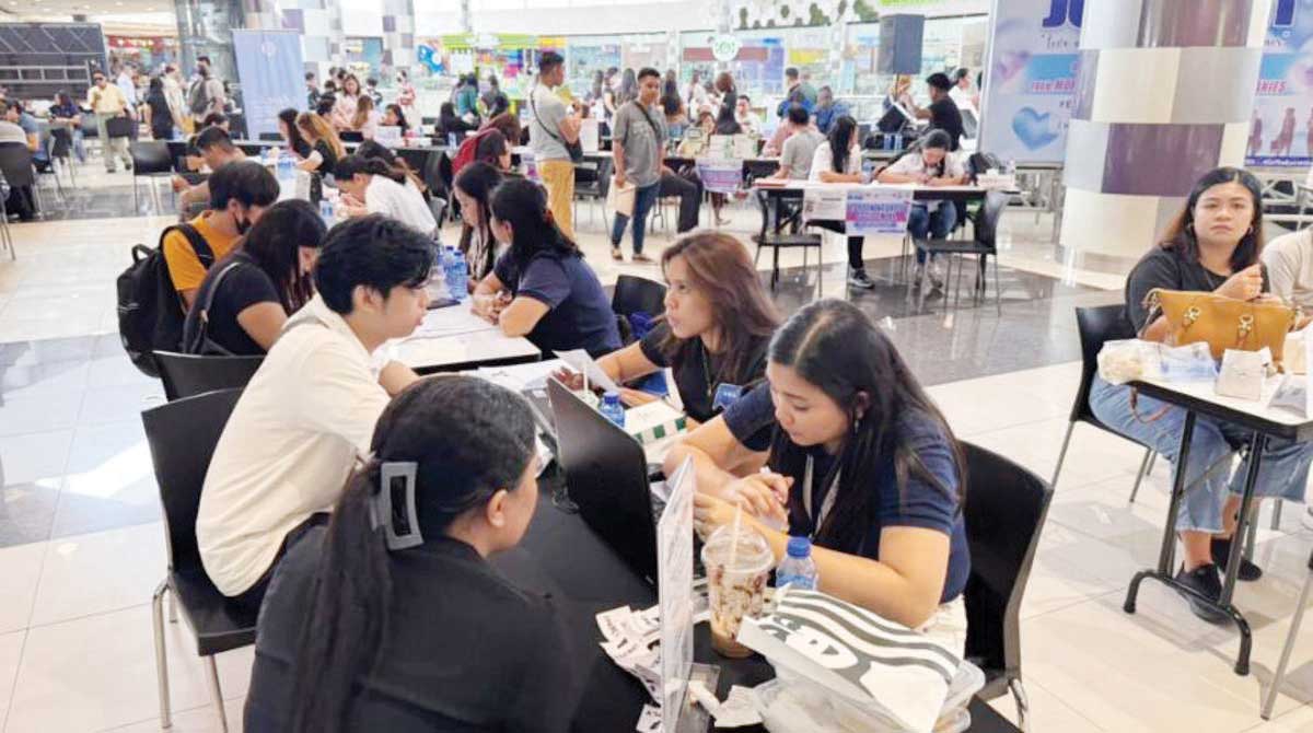 All jobseekers are welcome, not only those seeking new employment, but also fresh college graduates, high school graduates and technical-vocational completers, as 10,386 vacancies will be available during the Independence Day job fair on Thursday, June 12, 2025. (Bacolod PIO / File photo)
