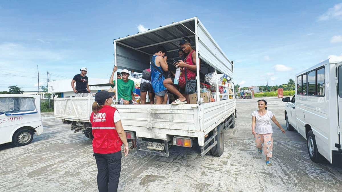 Decampment starts: La Carlota IDPs return home after 6 months in evacuation