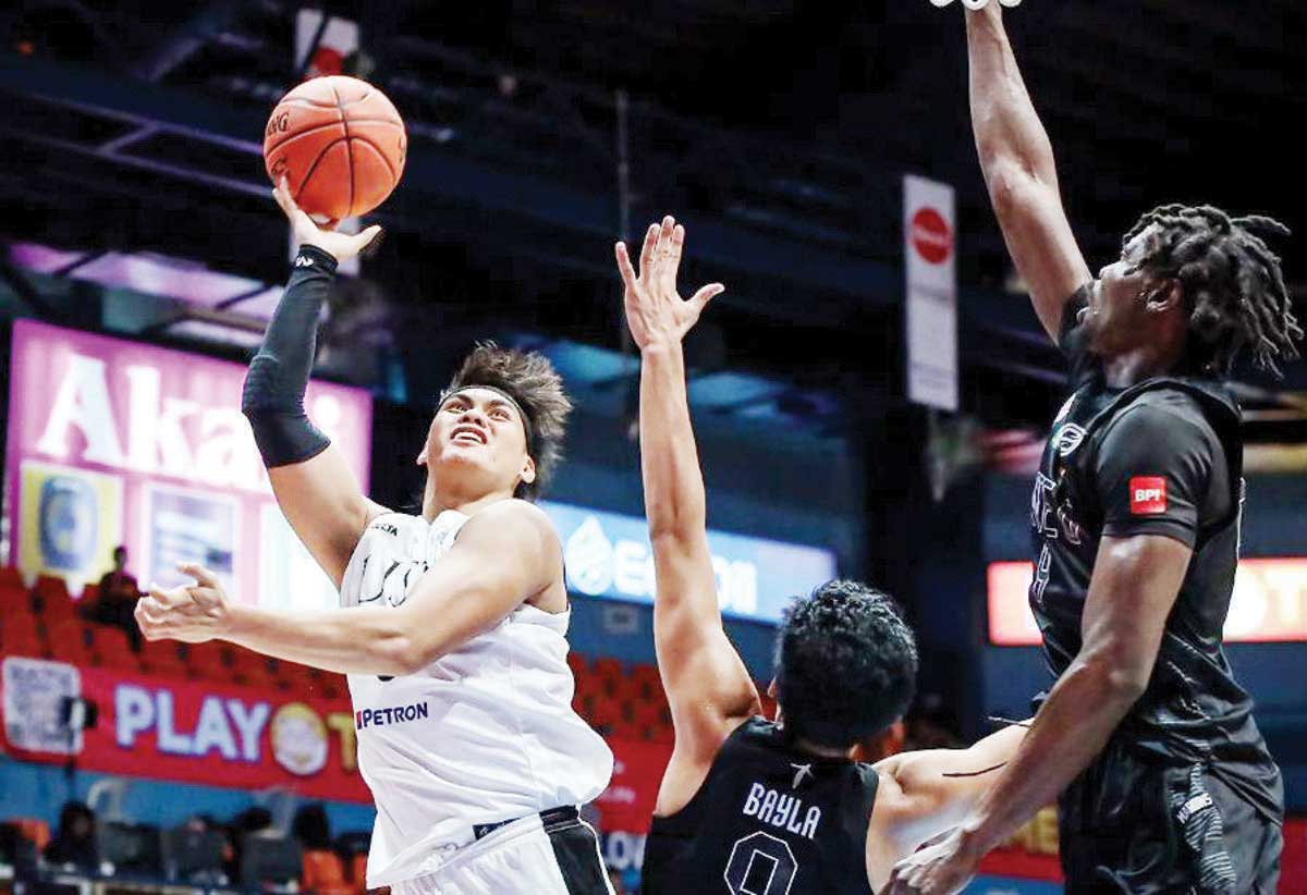 UST sends UP to second straight loss in FilOil 